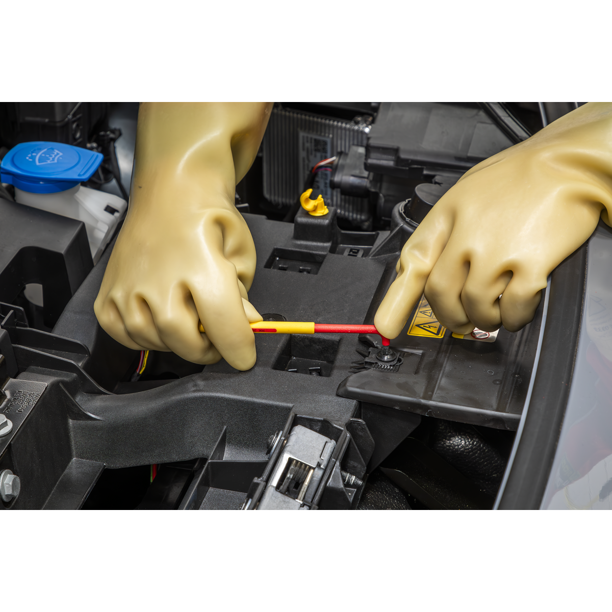 Sealey Electrician's Safety Gloves 1kV - Pair - Image 3